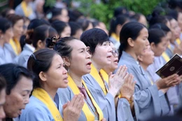 Trong mỗi chúng ta, ai cũng có khao khát được trở thành con người tự do, nhưng chúng ta lại chưa một lần dám cởi bỏ những trói buộc. Ai cũng mong muốn chinh phục đỉnh cao nhưng chúng ta lại cứ mãi đứng dưới chân đỉnh mà ngắm nhìn lên rồi trầm trồ khen ngợi - Ảnh: Bảo Toàn/BGN