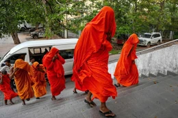 Sri Lanka bắt giữ những kẻ giả dạng nhà sư vận chuyển cần sa qua đường hàng không hôm 25-4-2026 từ Bangkok, qua sân bay quốc tế Bandaranaike 