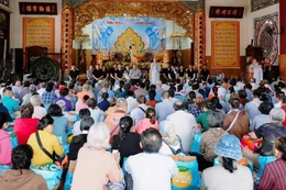 Buổi trao quà tại chùa Từ Huệ