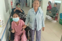 Mở rộng lòng từ: Người mẹ già nuôi con bệnh thận suốt 20 năm