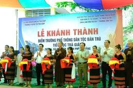 Cắt băng khánh thành Điểm trường Phổ thông Dân tộc Bán trú Tiểu học Trà Giáp