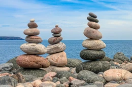 Điều quan trọng là luôn luôn chánh niệm về cơn giận và những cảm xúc tiêu cực khác khi chúng xuất hiện, cố gắng nhìn nhận chúng đúng bản chất, dẫn truyền và chuyển hóa năng lượng của chúng thành một sức mạnh hướng thiện