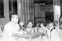 Ni trưởng Huỳnh Liên với Ni chúng hệ phái Khất sĩ - Ảnh tư liệu tịnh xá Ngọc Phương