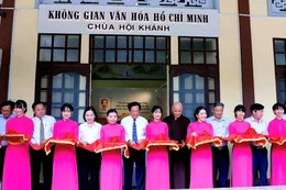Cắt băng khai mạc "Không gian văn hóa Hồ Chí Minh" tại tổ đình Hội Khánh (phường Thủ Dầu Một)