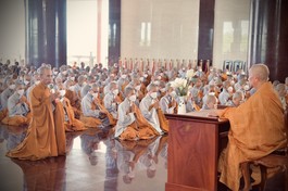 Đức Pháp chủ GHPGVN, thiền chủ hạ trường Học viện giáo giới đến Tăng, Ni tu học nội trú