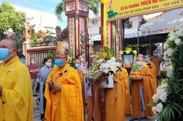 Phụng tống kim quan Ni trưởng Thích nữ Chơn Châu đến nơi trà-tỳ