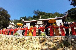 Cắt băng khánh thành am, chùa Ngọa Vân thượng