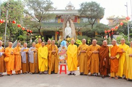 Đoàn Ban Trị sự Phật giáo TP.Biên Hòa đảnh lễ, chúc Tết chư tôn giáo phẩm chứng minh