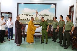Hòa thượng Thích Giác Tâm trụ trì chùa Bửu Minh và chùa Quảng Đức cảm ơn lãnh đạo Công an tỉnh