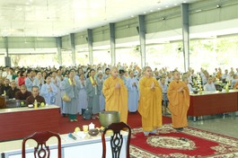 Ban Từ thiện thiền viện Vạn Hạnh cúng dường trai phạn tại Học viện Phật giáo VN tại TP.HCM