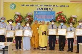 Các tập thể và cá nhân Gia đình Phật tử Bà Rịa -Vũng Tàu nhận Bằng Tuyên dương công đức