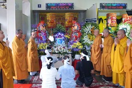 Ban Trị sự GHPGVN TP.HCM viếng tang nhạc sĩ Phật tử Giác An