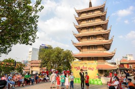 "Tết cho em" tại chùa Vĩnh Nghiêm - quận 3, TP.HCM