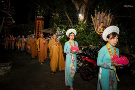 Tổ đình Vạn Thọ thắp nến tưởng niệm ngày Phật xuất gia