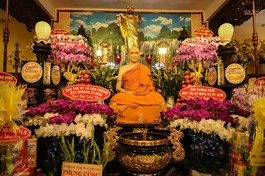 Tôn tượng Hòa thượng Thích Giác Khánh tại Tổ đường chùa Liên Hoa