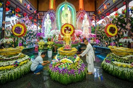 Sắc màu chuẩn bị Phật đản của Phật giáo quận 8 và quận 1