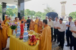 Ban Trị sự Phật giáo quận 7 phối hợp với Quận ủy, UBND, Ủy ban MTTQVN quận tổ chức cầu siêu các anh hùng liệt sĩ 