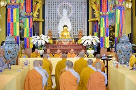 Các hành giả khánh tuế chư tôn đức tại chùa Long Bửu