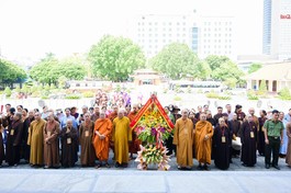 Ban Trị sự Phật giáo tỉnh viếng Nhà tưởng niệm Chủ tịch Hồ Chí Minh trước thềm đại hội 