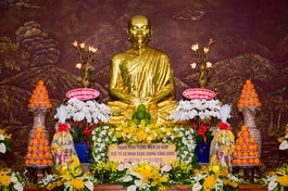 Tôn tượng Tổ sư Minh Đăng Quang tại pháp viện Minh Đăng Quang (TP.Thủ Đức, TP.HCM)