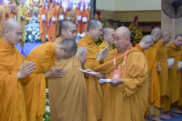 Hòa thượng Thích Giác Pháp, Phó ban Thường trực Giáo phẩm Hệ phái Khất sĩ trao học bổng đến Tăng Ni thuộc hệ phái