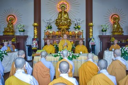 Thượng tọa Thích Quang Thạnh sách tấn các hành giả an cư tại hạ trường tu viện Định Thành (Q.7, TP.HCM) - Ảnh: Quảng Đạo