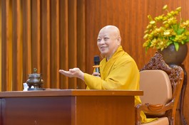 Hòa thượng Thích Lệ Trang chia sẻ về tầm quan trọng của nghi lễ thiền môn tại hạ trường chùa Vạn Đức (TP.Thủ Đức, TP.HCM) sáng 17-7 - Ảnh: Quảng Đạo/BGN