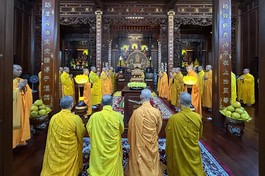 Chư tôn đức cử hành Lễ tưởng niệm Hòa thượng Thích Giới Hương theo nghi thức thiền môn xứ Huế - Ảnh: Nhân Tánh