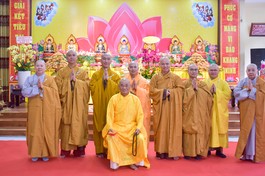 Thường trực Ban Trị sự GHPGVN Q.7 chúc Tết Trưởng lão Hòa thượng Thích Lãng Huỳnh, Thành viên Hội đồng Chứng minh, Chứng minh (Cố vấn) Ban Trị sự Phật giáo Q.7 - Ảnh: Quảng Đạo/BGN