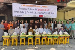 Chùa Huyền Trang trao tặng 150 phần quà nhân ngày Quốc tế Phụ nữ 8-3 