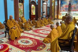 Chư Tăng tham dự lễ Bố-tát tại tổ đình Vạn Thọ (P.Tân Định, TP.HCM)