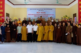 Tập thể Ban Trị sự GHPGVN tỉnh Tuyên Quang chụp hình lưu niệm tại chùa Phú Lâm