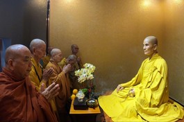 [Video] Tôn tượng Bồ-tát Thích Quảng Đức thờ trong tháp Đa Bảo tại Việt Nam Quốc Tự