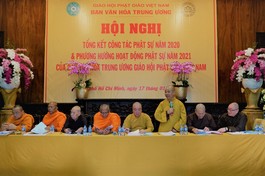 Thượng tọa Thích Thọ Lạc phát biểu tại Hội nghị