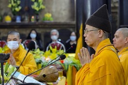 Hòa thượng Thích Thanh Quyết chủ trì lễ kỳ an tại chùa Phúc Khánh - Ảnh: Zing.vn