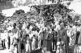 Trưởng lão Hòa thượng Thích Giác Nhiên (thứ ba, hàng đầu từ trái sang) cùng chư Trưởng lão dẫn đầu cuộc biểu tình của Tăng tín đồ Phật giáo Thừa Thiên-Huế, mở đầu phong trào vận động đòi hỏi tự do tín ngưỡng và bình đẳng tôn giáo vào chiều 14-4-1963