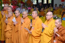 Thượng tọa Thích Minh Thanh, tân Trưởng ban Trị sự GHPGVN huyện Hóc Môn thay mặt tân Ban Trị sự nhiệm kỳ 2021-2026 phát biểu nhận nhiệm vụ