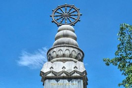 Thăm đài Thánh tử đạo bên bờ sông Hương