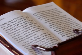 Từ đầu tháng 5-Tân Sửu cho tới nay, chư Tăng an cư cấm túc tại Hạ trường chùa Huê Nghiêm trì tụng kinh Dược Sư mỗi ngày - Ảnh: Tuấn Anh