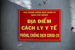 Chủ trương cách ly F1 và cả F0 không triệu chứng là một bước điều mới trong công tác phòng, chống Covid-19 (ảnh một điểm cách ly F1 tại nhà ở quận Phú Nhuận - Hoàng Độ)