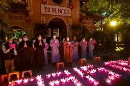 Thiêng liêng lễ hoa đăng tại chùa Quán Sứ - Trụ sở Trung ương GHPGVN