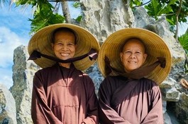 Có một vườn xuân (thơ Ni trưởng Thích nữ Như Minh)