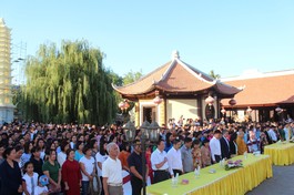 Đông đảo bà con người Việt sinh sống và làm việc ở Ukraine đến sinh hoạt tại chùa Trúc Lâm Kharkov 