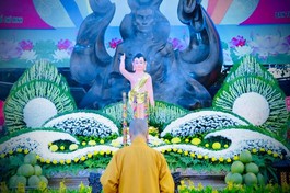 Trưởng lão Hòa thượng Quyền Pháp chủ tưởng niệm Bồ-tát Thích Quảng Đức và các vị anh hùng dân tộc 