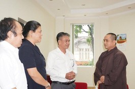 Ông Nguyễn Thành Nam, Phó Bí thư Thường trực Quận ủy dẫn đầu đoàn lãnh đạo Quận 3 chúc mừng Báo Giác Ngộ