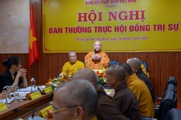 Hòa thượng Thích Thiện Nhơn, Chủ tịch Hội đồng Trị sự chủ trì, phát biểu tại Hội nghị Ban Thường trực Hội đồng Trị sự GHPGVN ngày 10-7-2022 - Ảnh: Bảo Toàn/BGN