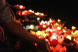 Tưởng niệm người quá cố, hồi hướng công đức đến các đấng sinh thành trong đời