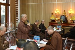Đại đức Thích Thanh Vịnh phát biểu tại buổi họp