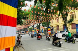 Trang hoàng chào mừng Đại hội trên Phố Quán Sứ, Hà Nội ngày 22-11-2022 - Ảnh: Hoàng Độ