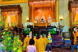 Tại Tổ đường Việt Nam Quốc Tự